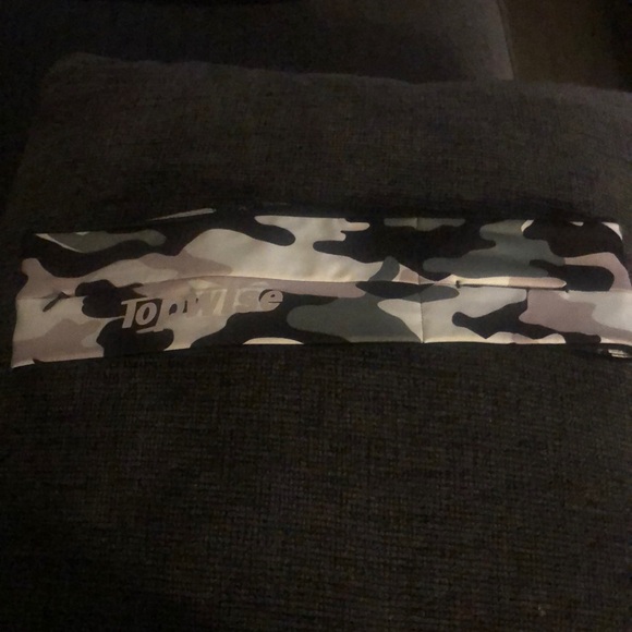 Women’s Running Belt w/ 📱 pocket - Picture 4 of 6